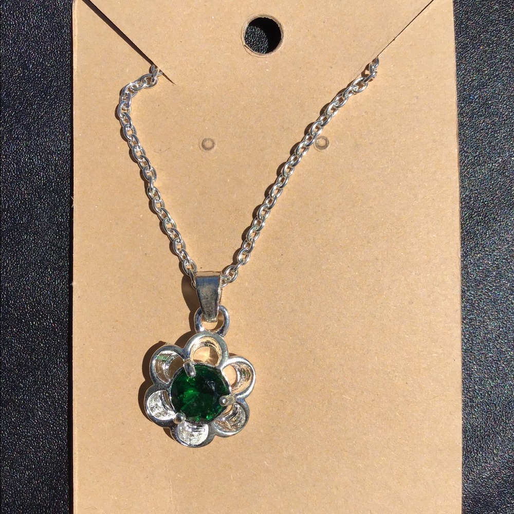 Necklace . - Picture 3 of 4